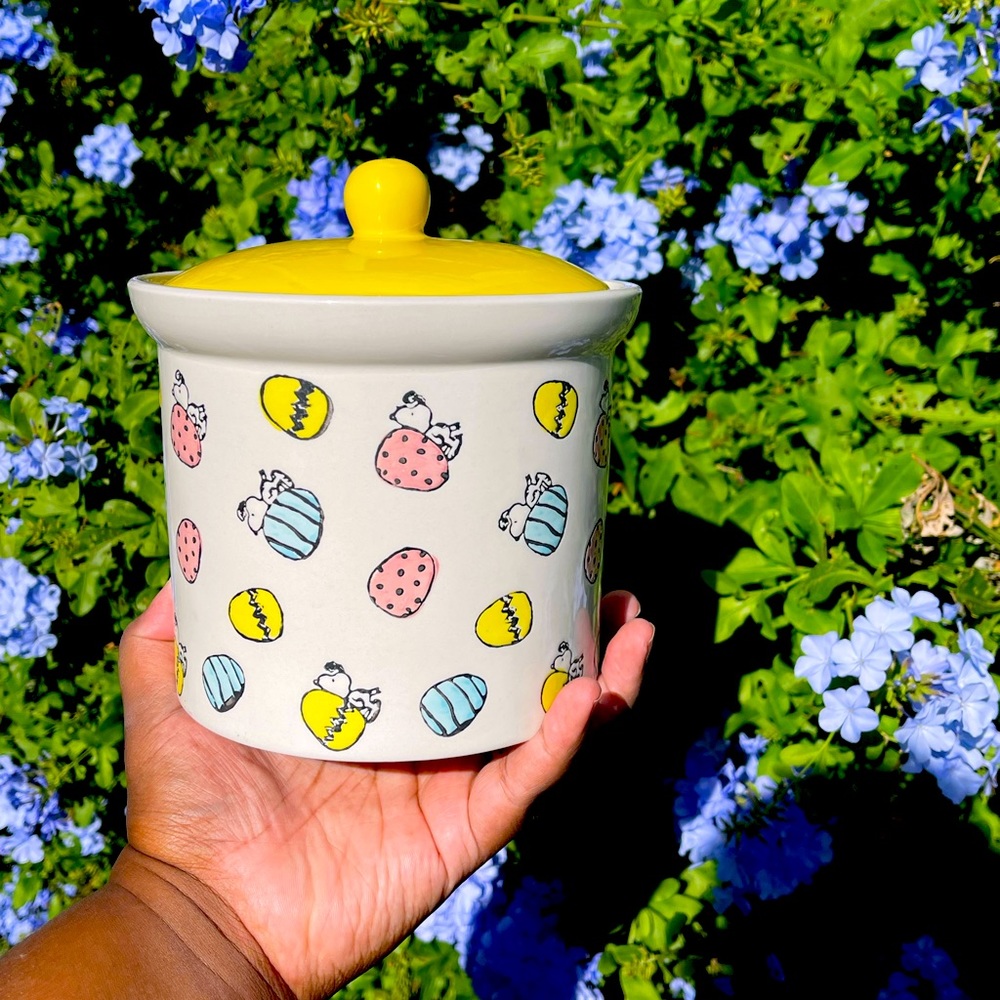 Peanuts Easter egg canister/jar